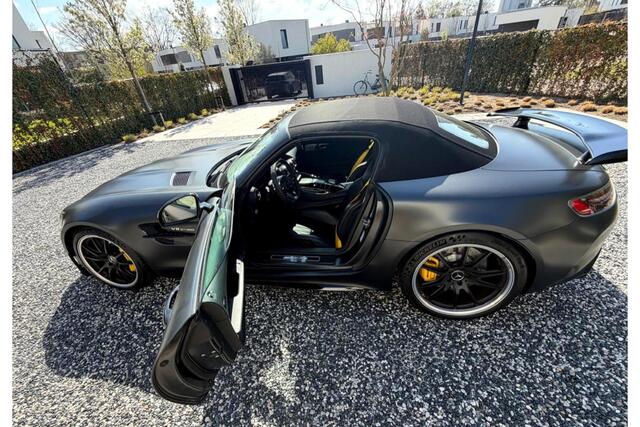 Mercedes-Benz AMG-GT R Roadster 430kW/585pk DKG7 1/750! DISTRONIC PLUS + VIRTUAL COCKPIT + BURMESTER 3D SOUND + CAMERA + BLIS + + STOELVERWARMING + AIRSCARF + MBUX NAVIGATIE + ACHTERASBESTURING + HOMELINK + PARKSENSOREN + 19"/20" LM-VELGEN!