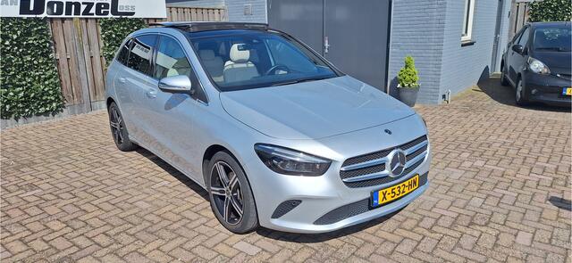Mercedes-Benz B-KLASSE 180 Launch Edition Premium Plus PANORAMADAK + Sfeerverlichting