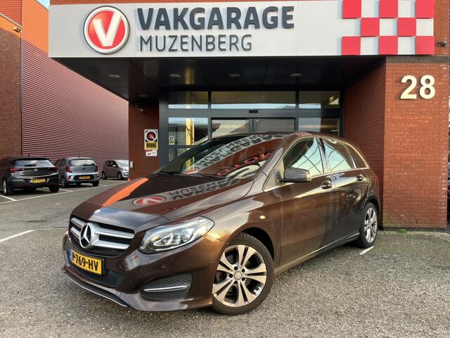 Mercedes-Benz B-KLASSE 180 Ambition // LED // NAVI // CLIMA // HALF LEDER // PDC // STOELVERWARMING //