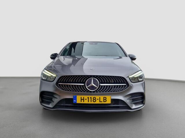 Mercedes-Benz B-KLASSE 180 Business Solution AMG | Pano | Trekhaak | Stoelverwarming | LED | Climate |