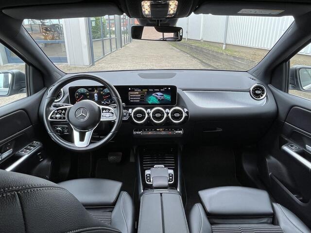 Mercedes-Benz B-KLASSE 180 Launch Edition | NL Auto/2e Eig./Navi/Clima/Cruise/17"/Trekhaak/Apple CarPlay-Android Auto