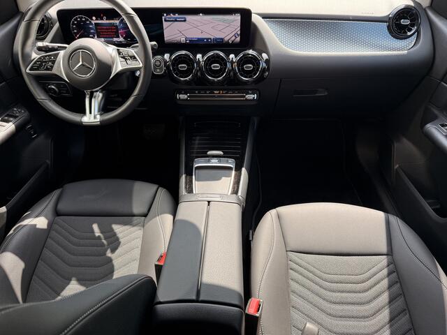 Mercedes-Benz B-KLASSE 180 Star Edition Automaat * 6.708 Km * Navi * Led * Leder / Stof *