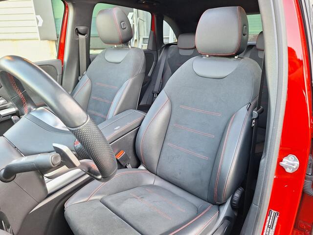 Mercedes-Benz B-KLASSE 180 AMG | Panoramadak | Achteruitrijcamera | Night pakket | Elektrische achterklep