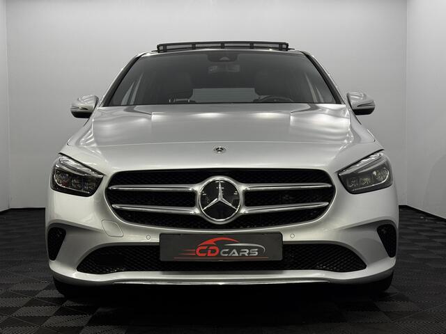 Mercedes-Benz B-KLASSE 180 Business Solution Luxury Pano, Leder, Camera, Stoelverwarming, Navi, Cruise control adaptief, Keyless start, Elektrische achterklep
