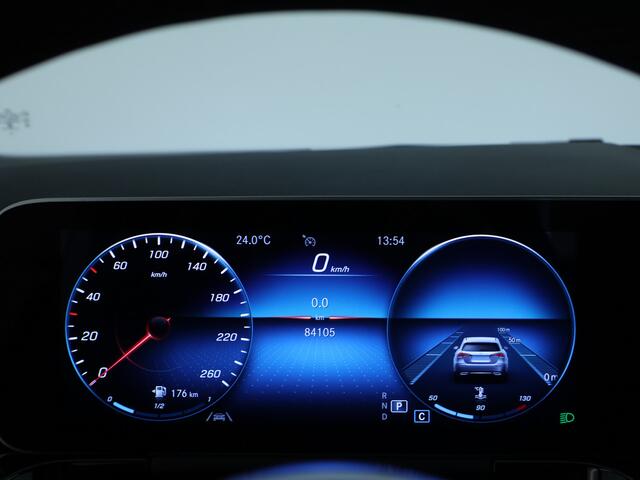 Mercedes-Benz B-KLASSE 180 Business Solution AMG | Apple Carplay/Android Auto | Elektrisch Glazen Panorama Dak | AMG Line | Inclusief 24 maanden MB Certified garantie voor Europa.