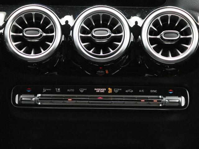 Mercedes-Benz B-KLASSE 180 AMG Nightpakket | Trekhaak | Panoramadak | Sfeerverlichting | Memory | Keyless Go | Dode Hoek Ass | Inclusief 24 maanden Mercedes-Benz Certified garantie voor Europa.