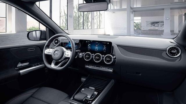Mercedes-Benz B-KLASSE 180 Business Solution AMG | Panoramadak | Widescreen | Trekhaak | Stoelverwarming | Achteruitrijcamera |