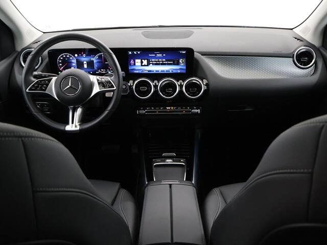 Mercedes-Benz B-KLASSE 250 e Business Line | Apple carplay | Verwarmd stuur | Elektrische achterklep |