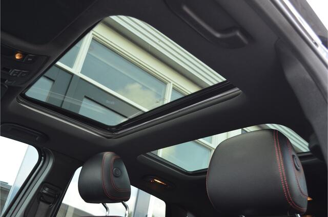 Mercedes-Benz B-KLASSE 180 AMG Night Edition Pano | LED koplampen | Navi | Trekhaak | Getint glas | Metallic zwart | NL auto | Automaat