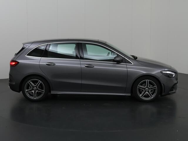 Mercedes-Benz B-KLASSE 180 Star Edition AMG Line | Panoramaschuifdak | Winter pakket | Achteruitrijcamera | Trekhaak