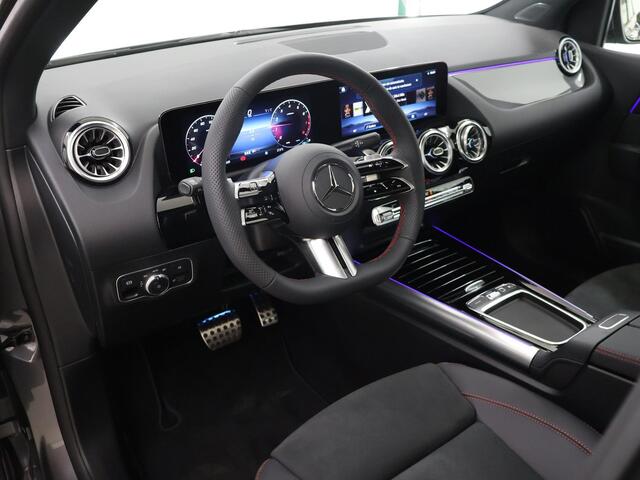 Mercedes-Benz B-KLASSE 180 Star Edition AMG Line | Panoramaschuifdak | Winter pakket | Achteruitrijcamera | Trekhaak