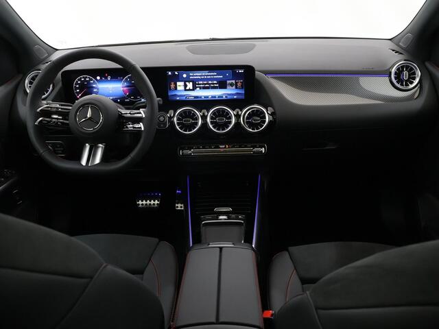 Mercedes-Benz B-KLASSE 180 Star Edition AMG Line | Panoramaschuifdak | Winter pakket | Achteruitrijcamera | Trekhaak