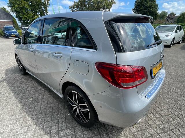 Mercedes-Benz B-KLASSE 180 Ambition, Aut, Pano, Nav, Stoelverw. PDC v+a