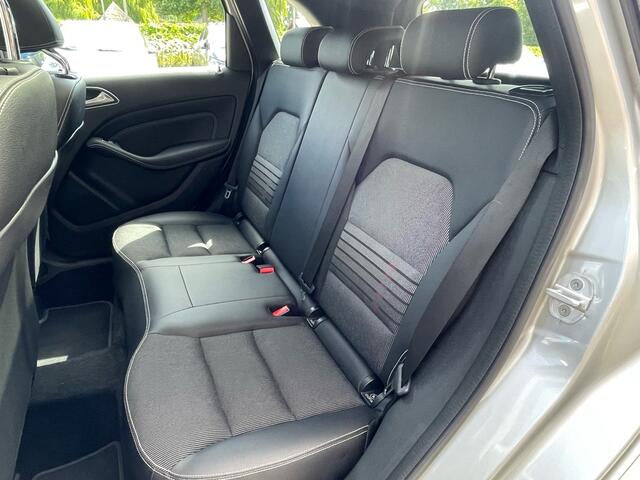 Mercedes-Benz B-KLASSE 180 Ambition, Aut, Pano, Nav, Stoelverw. PDC v+a