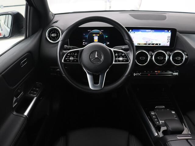 Mercedes-Benz B-KLASSE 180 Advantage | Stoelverwarming | Camera | Carplay | Trekhaak | Full LED | Navigatie | Half leder | Climate control | Park Assist