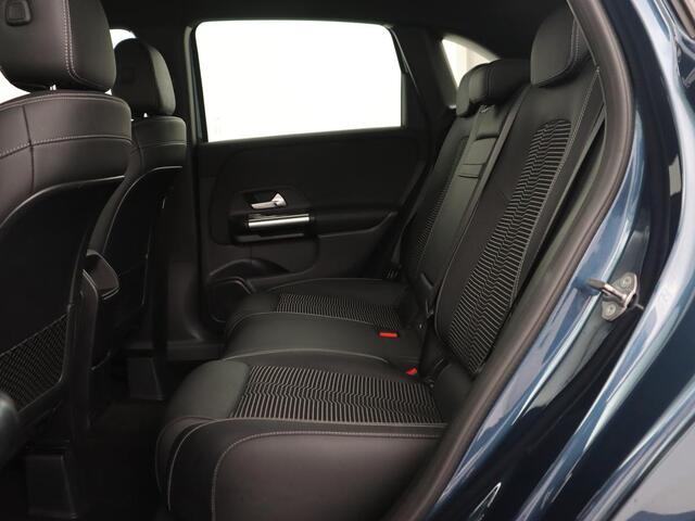 Mercedes-Benz B-KLASSE 180 Advantage | Stoelverwarming | Camera | Carplay | Trekhaak | Full LED | Navigatie | Half leder | Climate control | Park Assist