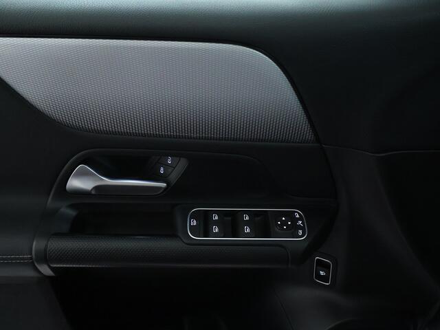 Mercedes-Benz B-KLASSE 180 Advantage Achteruitrijcamera | Easy Pack Achterklep | Ledkoplampen. Inclusief 24 maanden MB Certified garantie voor Europa.