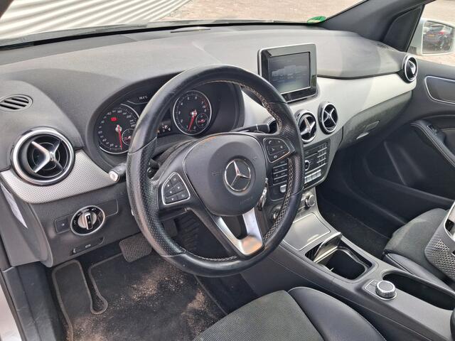 Mercedes-Benz B-KLASSE 180 Ambition | Nieuw Binnen! | Stoelverwarming | Half leder | Trekhaak