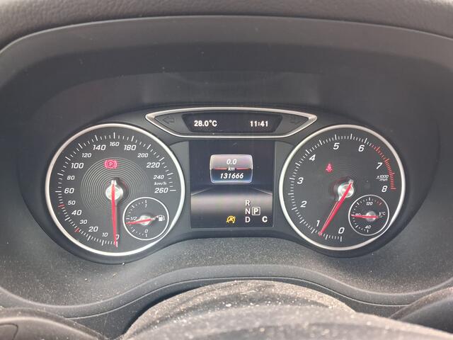 Mercedes-Benz B-KLASSE 180 Ambition | Nieuw Binnen! | Stoelverwarming | Half leder | Trekhaak
