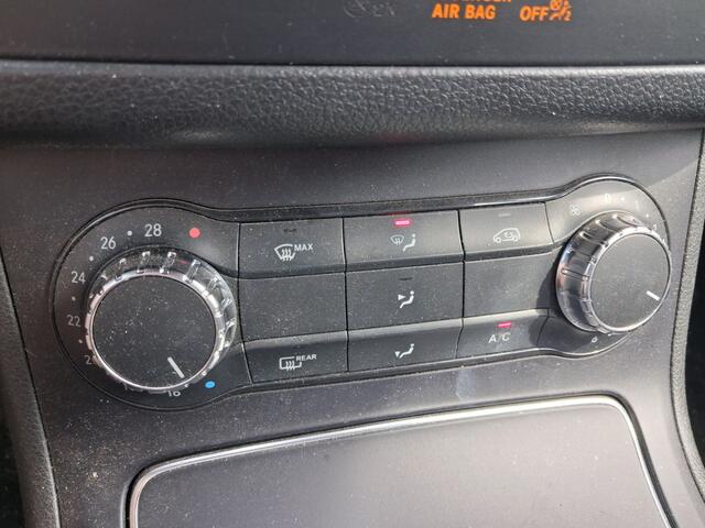 Mercedes-Benz B-KLASSE 180 Ambition | Nieuw Binnen! | Stoelverwarming | Half leder | Trekhaak
