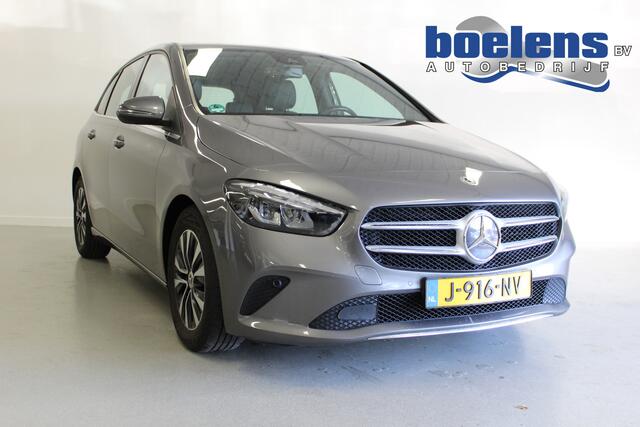 Mercedes-Benz B-KLASSE 180d Business Solution | CARPLAY | LED-KOPL | CAMERA | 16'LMV | NAVIGATIE | TREKHAAK | PDC-A |