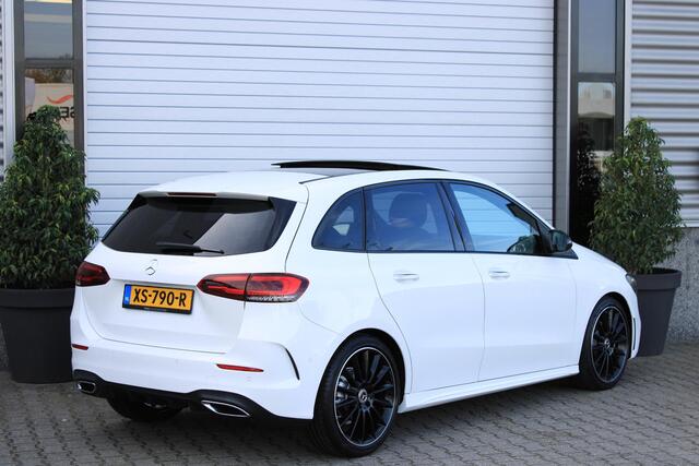 Mercedes-Benz B-KLASSE 180 AMG Pano | Camera | Keyless | Multispaak AMG | Widescreen | Sfeerverlichting | 1e Eigenaar | Dealer Onderhouden | Origineel NL
