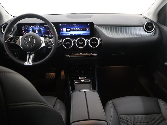 Mercedes-Benz B-KLASSE 250 e Star Edition Luxury Line | Night pakket | Trekhaak elektrisch | Stoelverwarming | Verwarmd stuur |