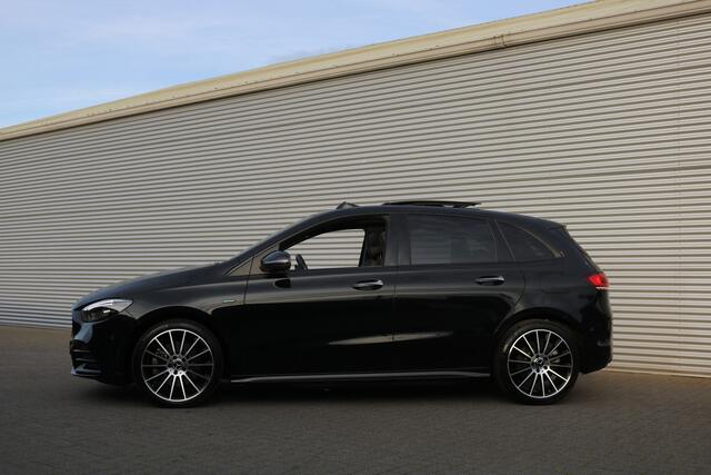 Mercedes-Benz B-KLASSE 250 e AMG Pakket AMG NightPakket (Panodak Sportleder Carplay Widescreen Burmester Camera Distronic Keyless Multibeam 19InchAMG PrivacyGlass Pdc V+A)