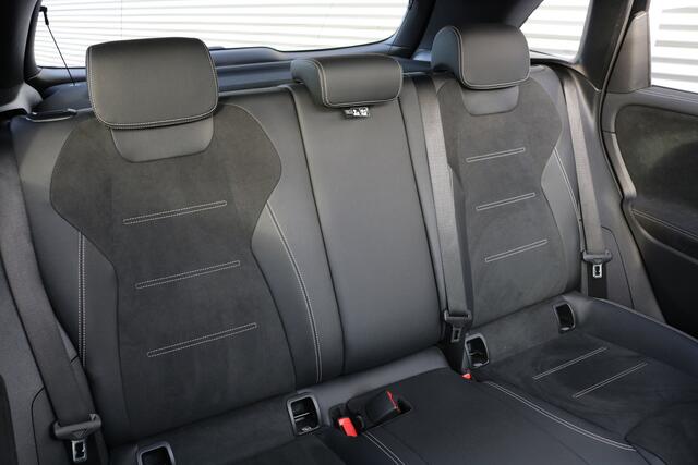 Mercedes-Benz B-KLASSE 250 e AMG Pakket AMG NightPakket (Panodak Sportleder Carplay Widescreen Burmester Camera Distronic Keyless Multibeam 19InchAMG PrivacyGlass Pdc V+A)