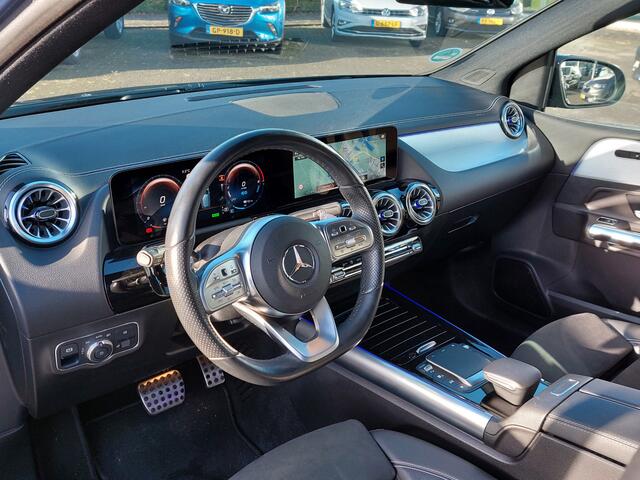 Mercedes-Benz B-KLASSE 250e Plug-In Hybrid AMG-Line | Navi | Apple Carplay | Clima | Cruise | Led Koplampen | Leder+Alcanatra | Stoelverwarming | Sfeerverlichting | Dodehoek+Rijstrooksensor | Privacy Glass | 18'lm