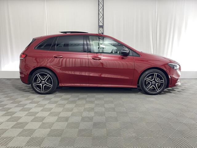 Mercedes-Benz B-KLASSE 250 PHEV AMG Night Automaat | Pano-Dak | Trekhaak | Carplay | Navi | 218 Pk |