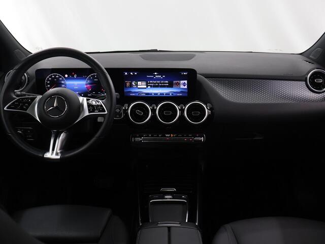 Mercedes-Benz B-KLASSE 180 Business Line | Panoramadak | Stoelverwarming | Achteruitrijcamera | Thermotronic |
