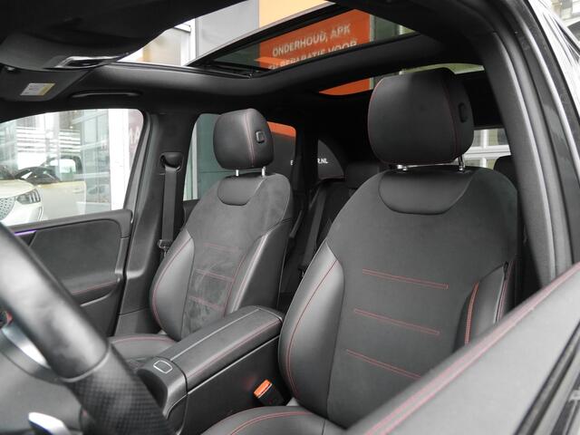 Mercedes-Benz B-KLASSE 200 Business Solution AMG | Automaat | Panorama dak | Achteruitrijcamera | Keyless entry en start | Sfeerverlichting | Led verlichting | AMG styling | 160PK | Stoelverwarming
