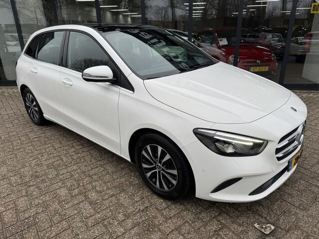 Mercedes-Benz B-KLASSE 180 Business Solution*Panoramadak*LED*Nieuw model*