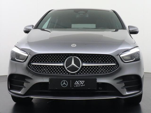 Mercedes-Benz B-KLASSE 250 e Business Solution AMG | Distronic Cruise Control | Panorama - Schuifdak | Trekhaak Wegklapbaar | Multibeam Led | Stoelverwarming Voorin | Apple Carplay & Android Auto | 360° Camera