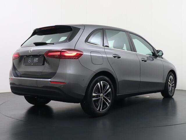 Mercedes-Benz B-KLASSE 250 e Business Solution | Achteruitrijcamera | DAB+ Radio | Distronic Cruise Control | Trekhaak Wegklapbaar | Stoelverwarming Voorin | 17" Lichtmetalen Velgen