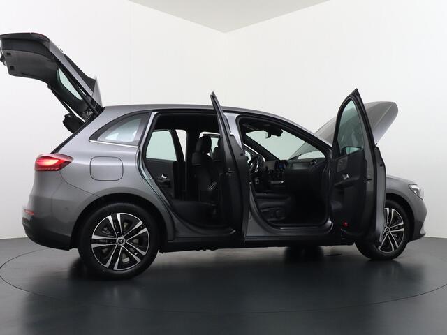 Mercedes-Benz B-KLASSE 250 e Business Solution | Achteruitrijcamera | DAB+ Radio | Distronic Cruise Control | Trekhaak Wegklapbaar | Stoelverwarming Voorin | 17" Lichtmetalen Velgen