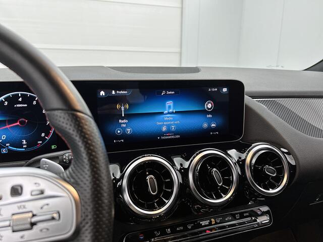 Mercedes-Benz B-KLASSE 200 Business Solution AMG | Wegklapbare Trekhaak | Spiegelpakket | Smartphone integratie