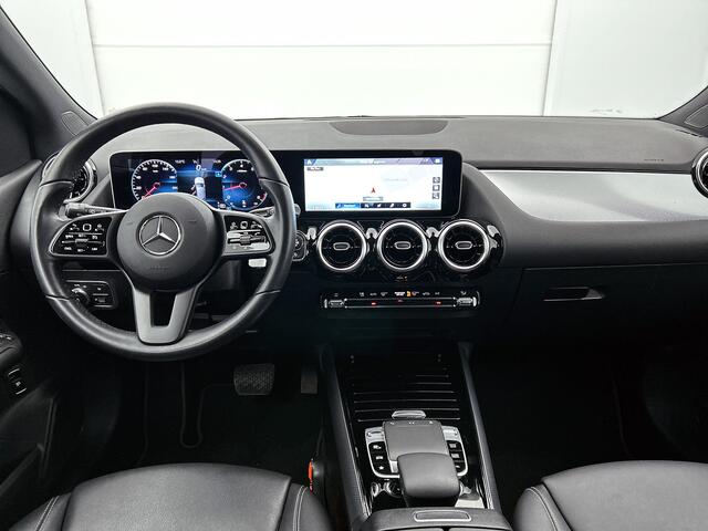 Mercedes-Benz B-KLASSE 200 Business Solution Plus | Trekhaak | Cruise Control | Inclusief 24 maanden MB Certified garantie voor Europa.