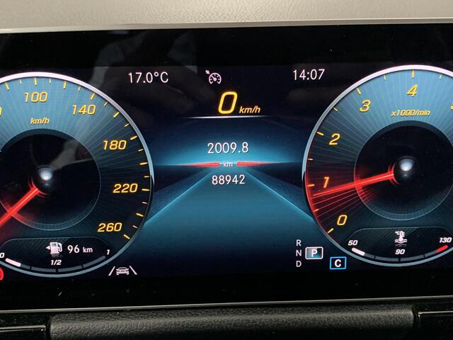 Mercedes-Benz B-KLASSE 180 Premium TREKHAAK | ACHTERUITRIJCAMERA | PARKEERSENSOREN VOOR-EN ACHTER | 18" LICHTMETALEN VELGEN