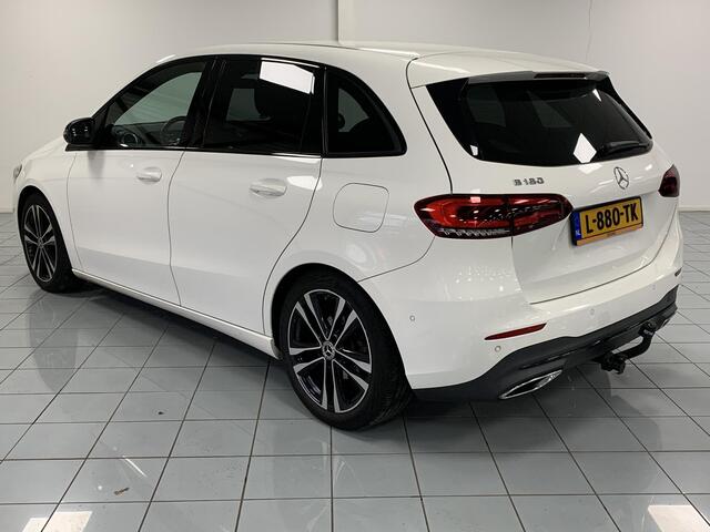 Mercedes-Benz B-KLASSE 180 Premium TREKHAAK | ACHTERUITRIJCAMERA | PARKEERSENSOREN VOOR-EN ACHTER | 18" LICHTMETALEN VELGEN
