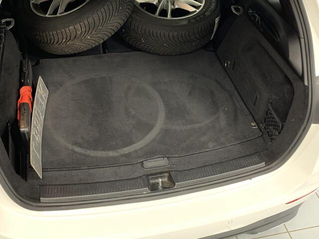 Mercedes-Benz B-KLASSE 180 Premium TREKHAAK | ACHTERUITRIJCAMERA | PARKEERSENSOREN VOOR-EN ACHTER | 18" LICHTMETALEN VELGEN