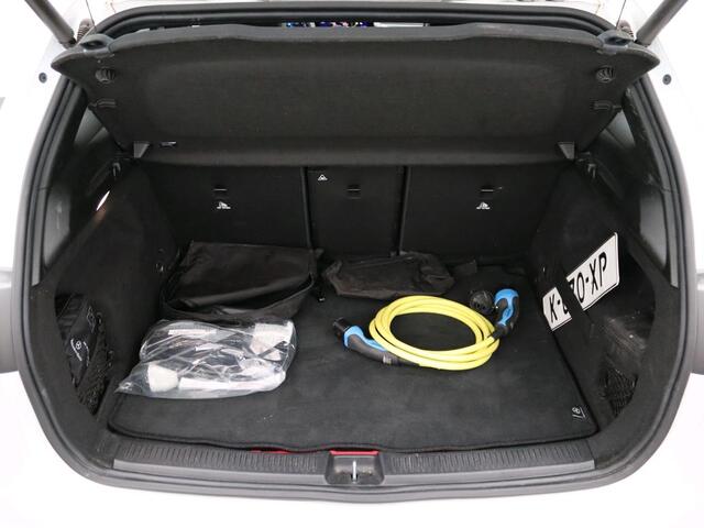 Mercedes-Benz B-KLASSE 250 e Business Solution AMG Limited Trekhaak | AMG Line | Night Pakket | Panorama Schuif-Kanteldak | Memory voorstoelen | Distronic. Inclusief 24 maanden MB Certified garantie voor Europa.