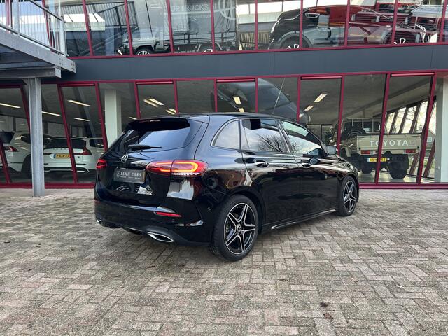 Mercedes-Benz B-KLASSE 180 AMG Line | Pano | ACC | Sfeerverlichting | Stoelverwarming |