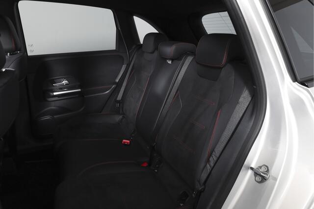 Mercedes-Benz B-KLASSE 250 e AMG Line Hybride - Automaat | Dig. Cockpit | Cruise | Stoelverw. | PDC | Camera | NAV | ECC | Elek. Klep | Afn. Trekhaak | LM 18" |