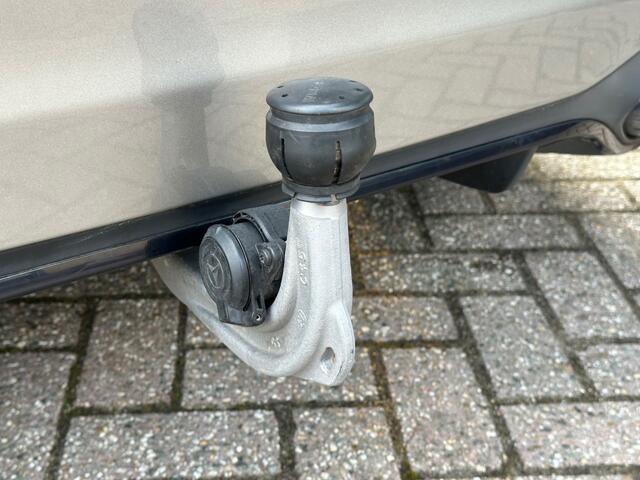 Mercedes-Benz B-KLASSE 220 Launch Edition Premium Plus Panoramadak Trekhaak