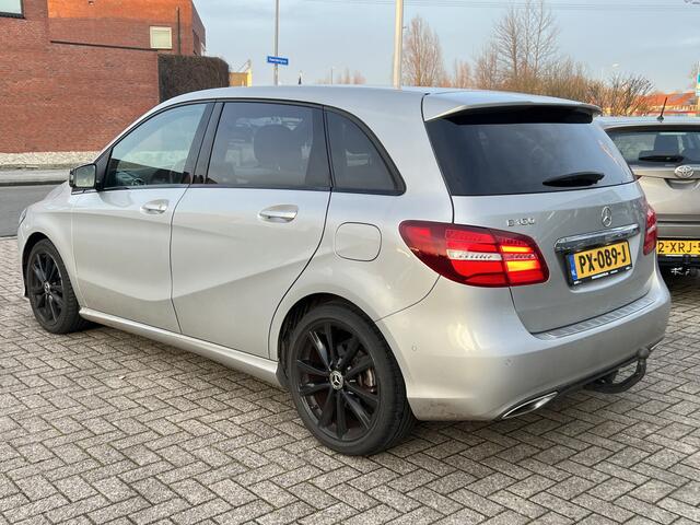 Mercedes-Benz B-KLASSE 180 Automaat Ambition Navigatie Trekhaak Camera Led Koplampen Leder 18 Inch AMG Velgen Parkeersensoren V+A Extra Getint Glas NL Auto