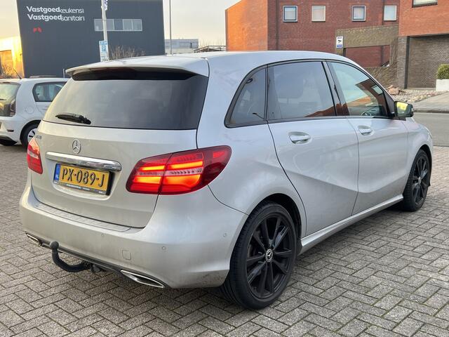 Mercedes-Benz B-KLASSE 180 Automaat Ambition Navigatie Trekhaak Camera Led Koplampen Leder 18 Inch AMG Velgen Parkeersensoren V+A Extra Getint Glas NL Auto