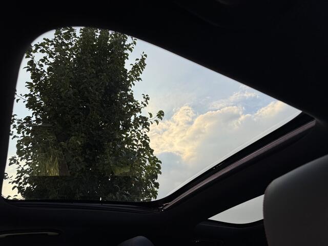 Mercedes-Benz B-KLASSE 180 AMG Panoramadak Widescreen SfeerVerlichting SportLeder Led Camera 18" Trekhaak Pdc