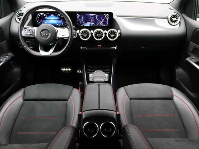 Mercedes-Benz B-KLASSE 180 Business Solution AMG AMG Line | Night Pakket | Achteruitrijcamera | Dodehoekassistent | Easy-Pack Achterklep | Inclusief 24 maanden MB Certified garantie voor Europa.